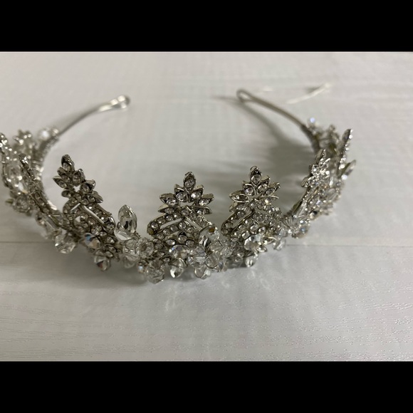 David’s Bridal Crystal Diamond Tiara New main image 4